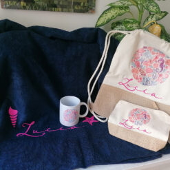 Pack Toalla Grande, Mochila, Neceser Y Taza Personalizados