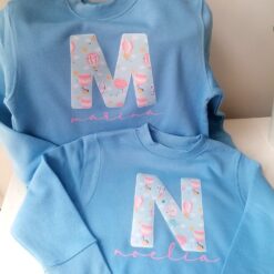 Sudadera Celeste Con Inicial Globos