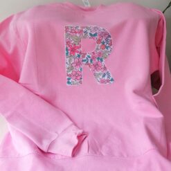 Sudadera Rosa Pastel Con Inicial Flores Rosas